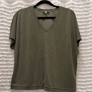 Cable & Gauge Olive Green V-Neck Short Sleeve Top